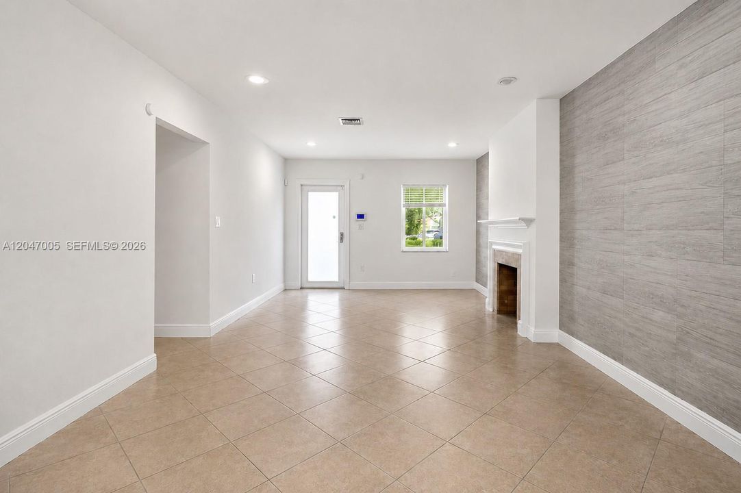 En Venta: $1,185,000 (4 camas, 2 baños, 1577 Pies cuadrados)