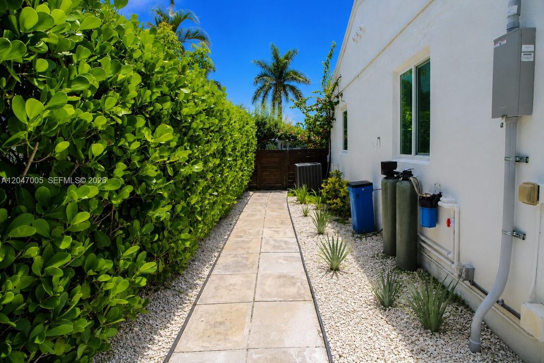 En Venta: $1,185,000 (4 camas, 2 baños, 1577 Pies cuadrados)