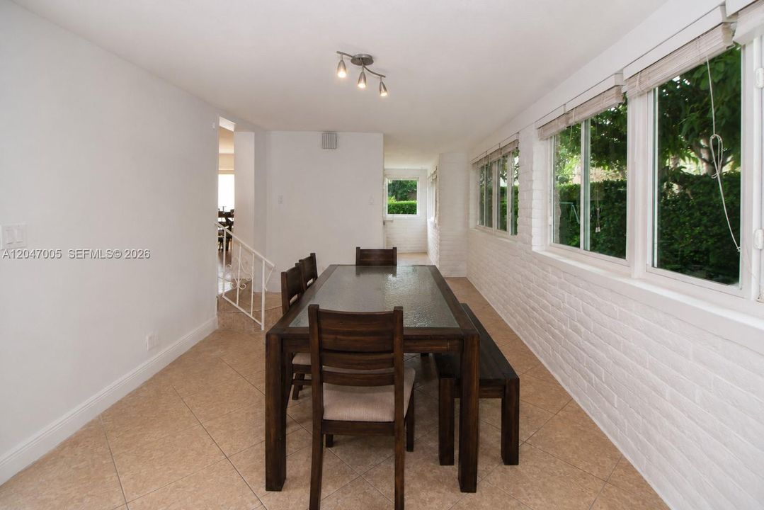 En Venta: $1,185,000 (4 camas, 2 baños, 1577 Pies cuadrados)