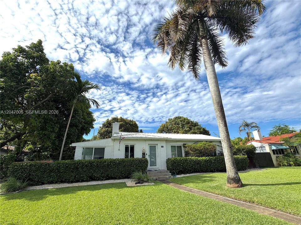 En Venta: $1,185,000 (4 camas, 2 baños, 1577 Pies cuadrados)
