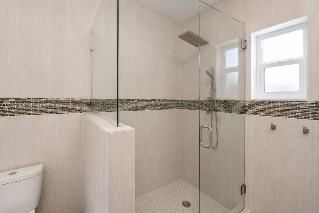 En Venta: $1,185,000 (4 camas, 2 baños, 1577 Pies cuadrados)