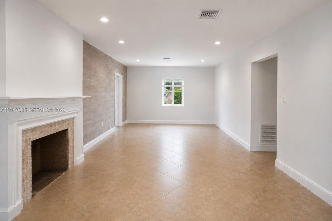 En Venta: $1,185,000 (4 camas, 2 baños, 1577 Pies cuadrados)