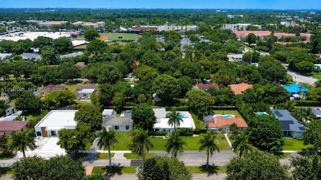 En Venta: $1,185,000 (4 camas, 2 baños, 1577 Pies cuadrados)
