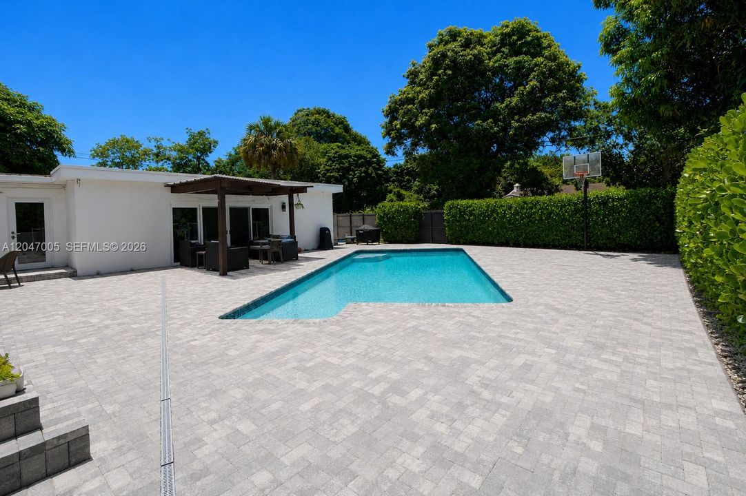 En Venta: $1,185,000 (4 camas, 2 baños, 1577 Pies cuadrados)