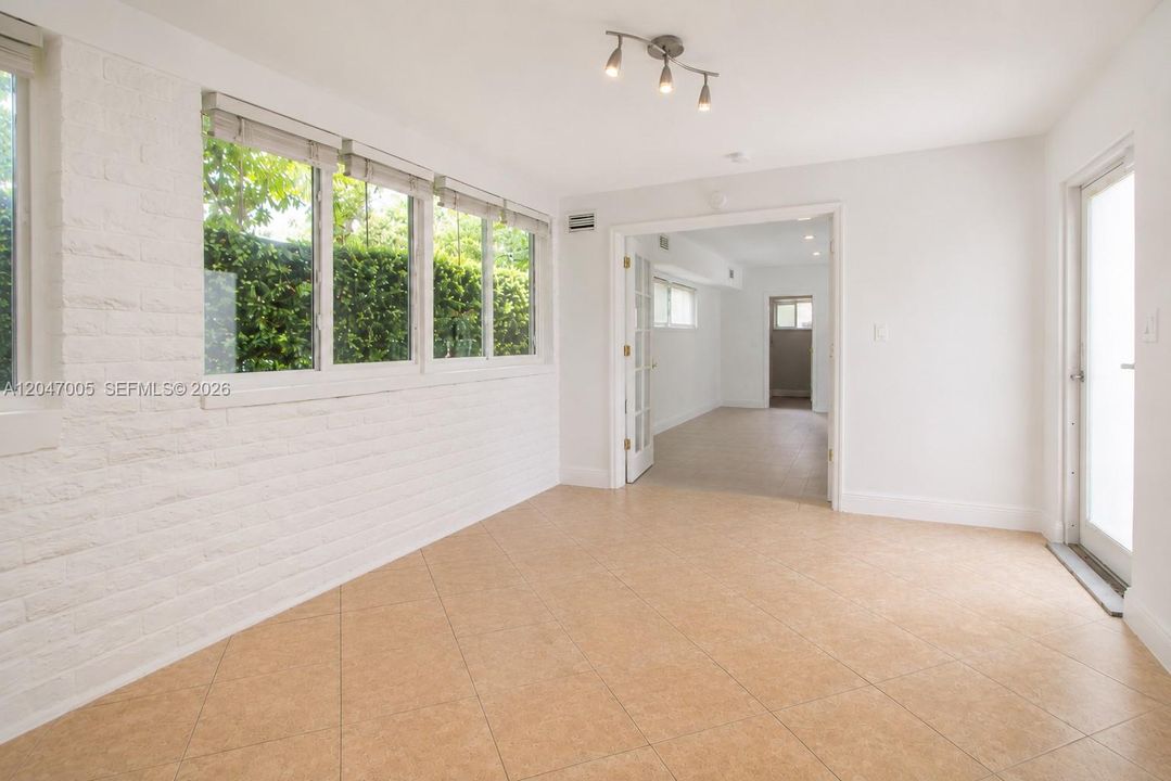 En Venta: $1,185,000 (4 camas, 2 baños, 1577 Pies cuadrados)