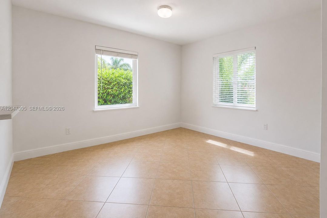 En Venta: $1,185,000 (4 camas, 2 baños, 1577 Pies cuadrados)