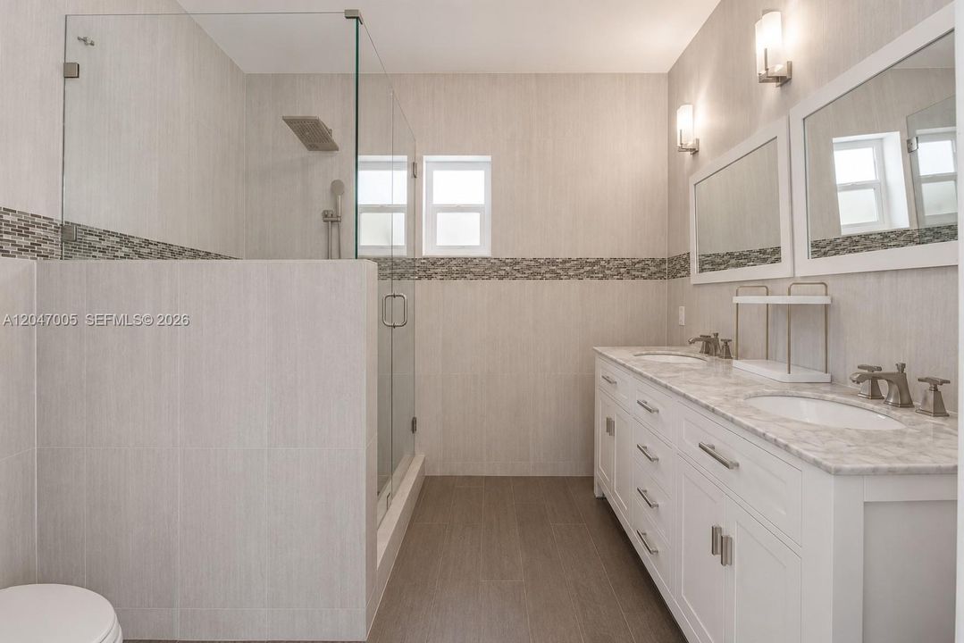 En Venta: $1,185,000 (4 camas, 2 baños, 1577 Pies cuadrados)