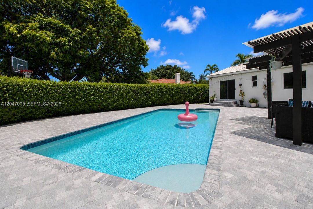 En Venta: $1,185,000 (4 camas, 2 baños, 1577 Pies cuadrados)