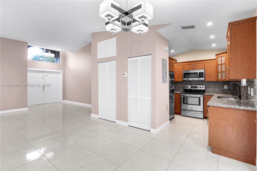 В аренду: $3,150 (3 спален, 2 ванн, 1345 Квадратных фут)