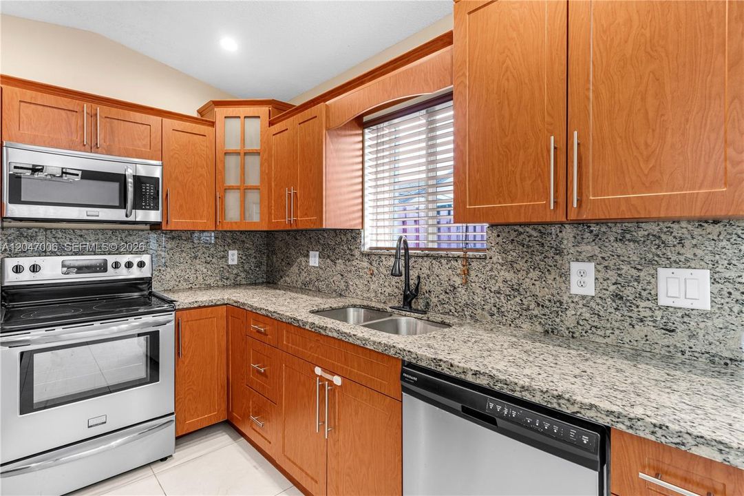 В аренду: $3,150 (3 спален, 2 ванн, 1345 Квадратных фут)