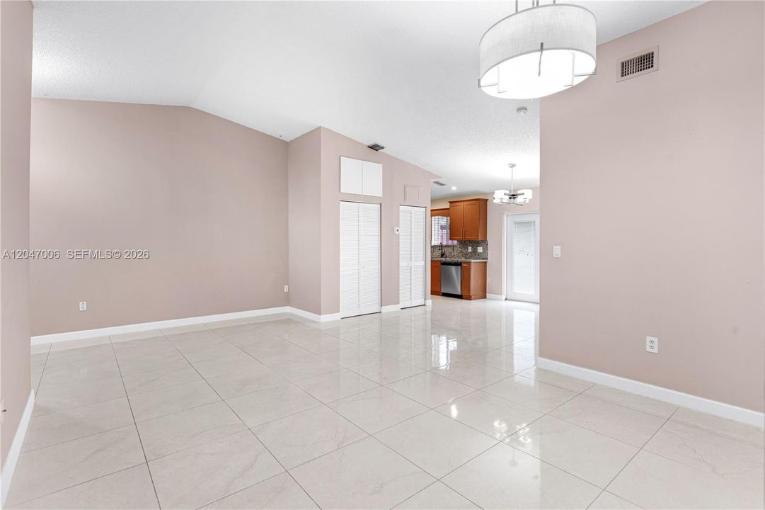 В аренду: $3,150 (3 спален, 2 ванн, 1345 Квадратных фут)