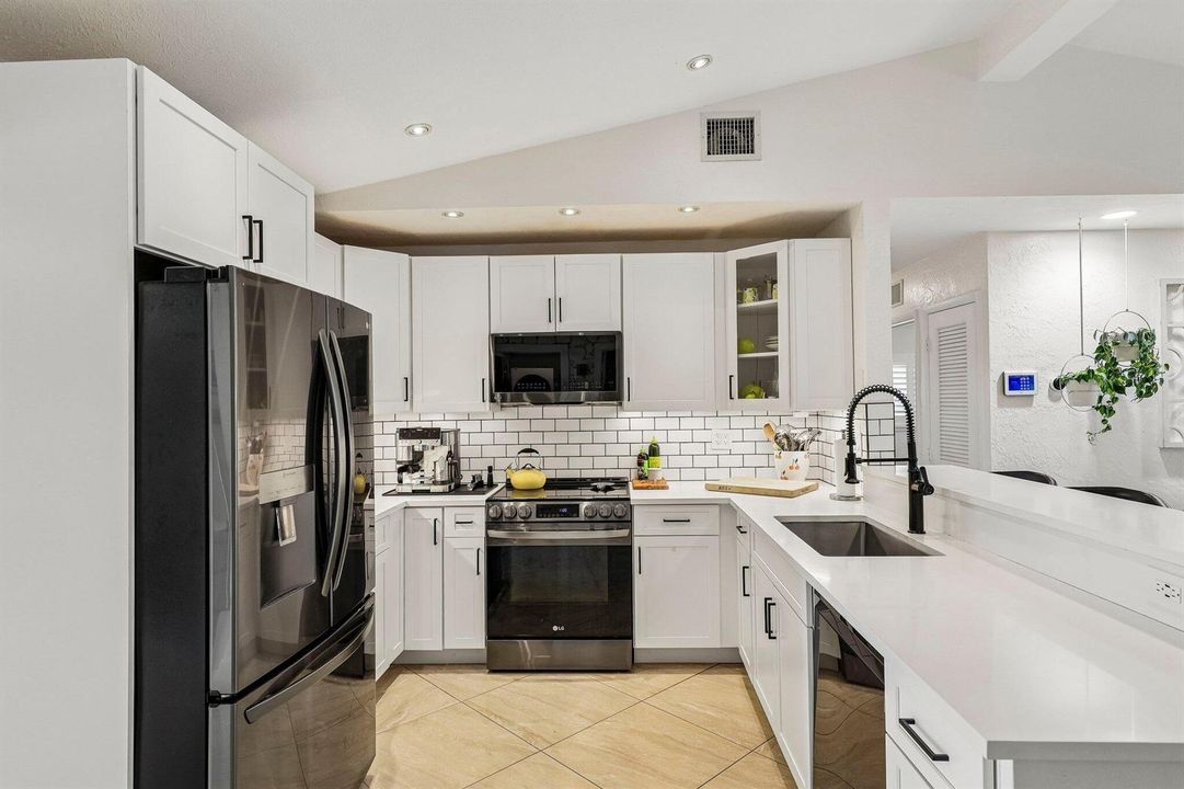 23-web-or-mls-SW 35th Ave-S3006-023