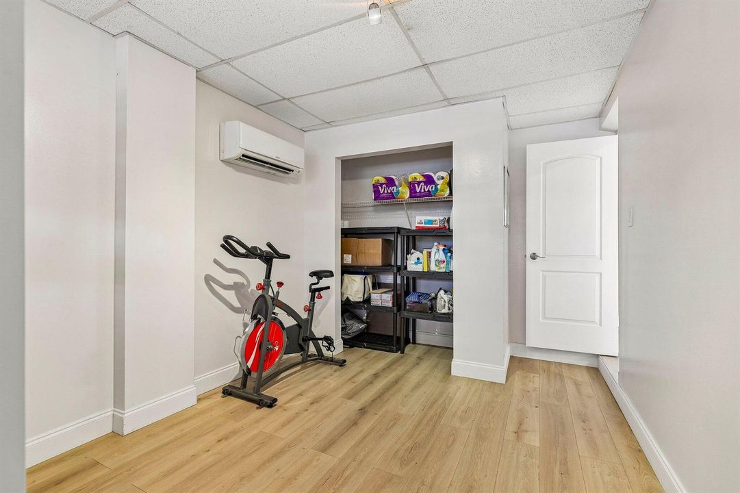 27-web-or-mls-SW 35th Ave-S3006-027