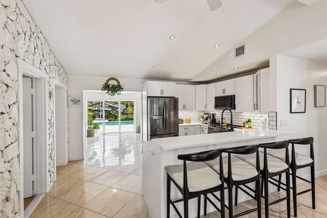21-web-or-mls-SW 35th Ave-S3006-021