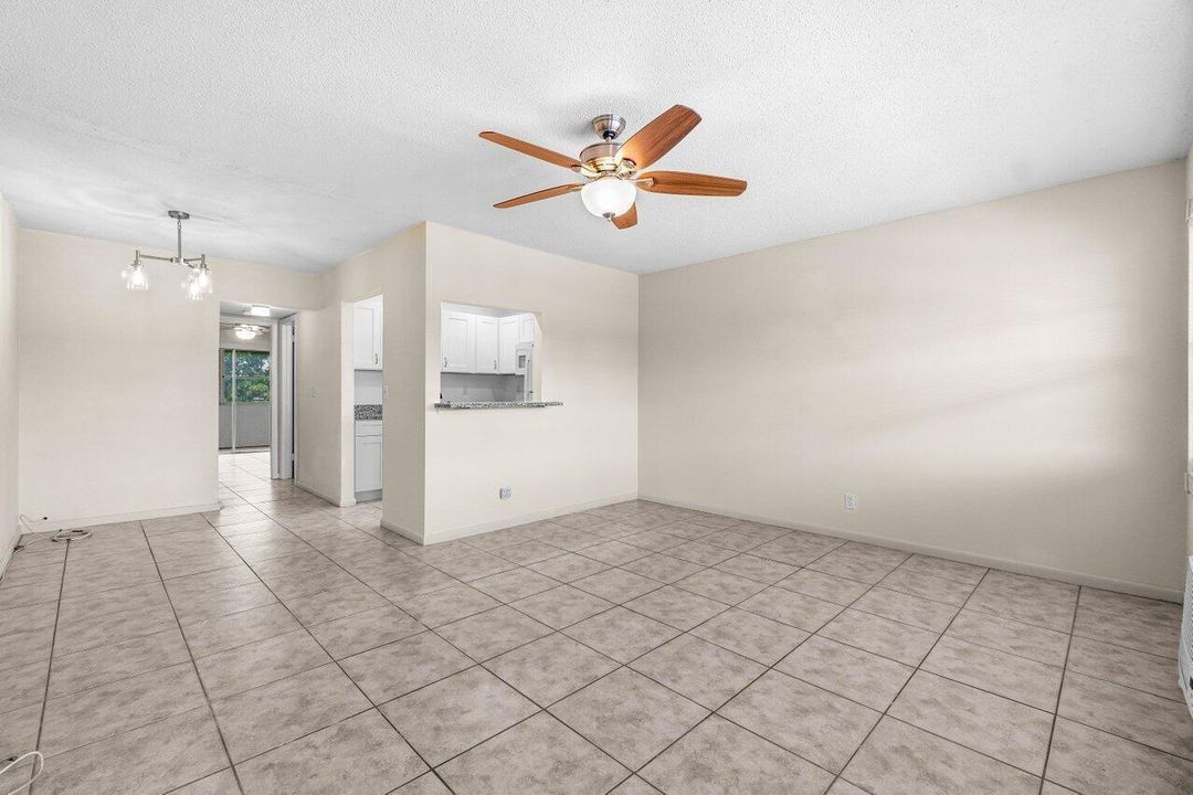 009-52KingswoodC-WestPalmBeach-FL-33417-