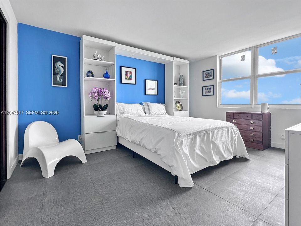 For Sale: $439,000 (1 beds, 1 baths, 910 Square Feet)