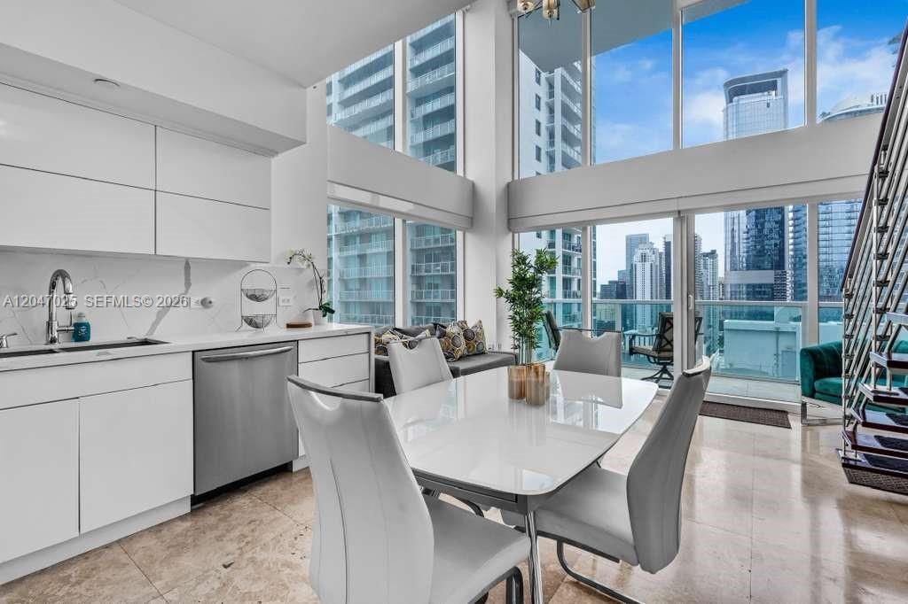 For Sale: $635,000 (2 beds, 2 baths, 1289 Square Feet)