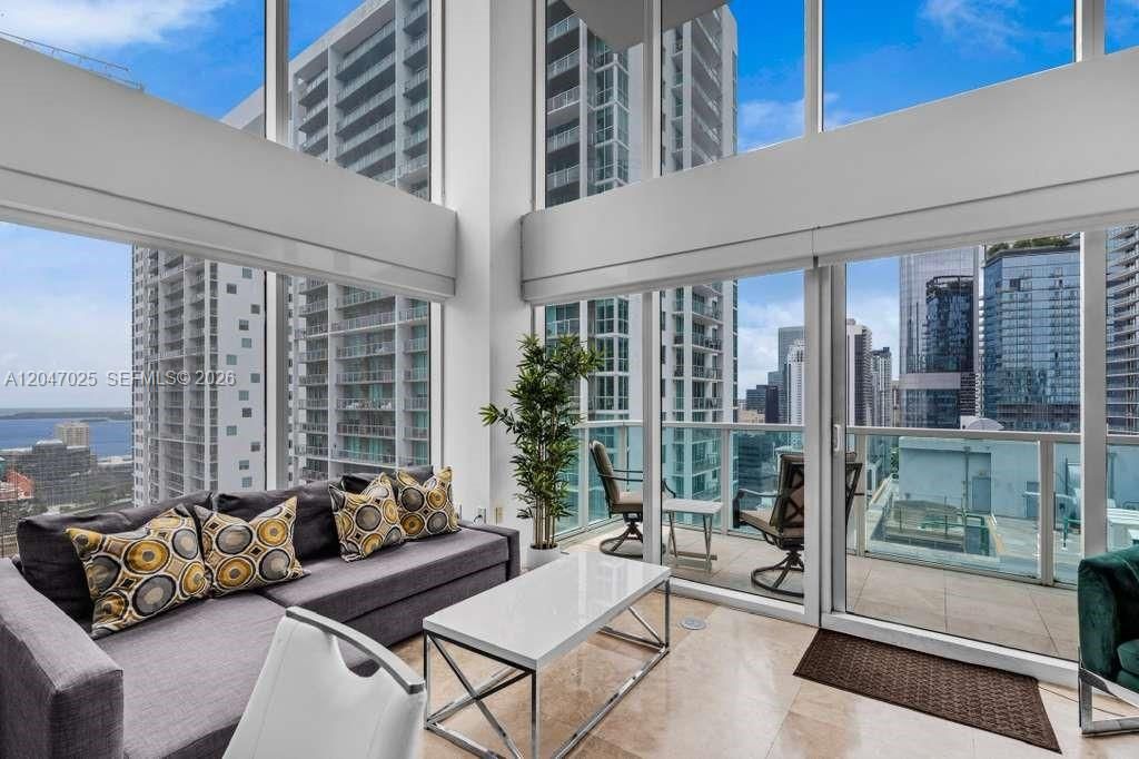 For Sale: $635,000 (2 beds, 2 baths, 1289 Square Feet)