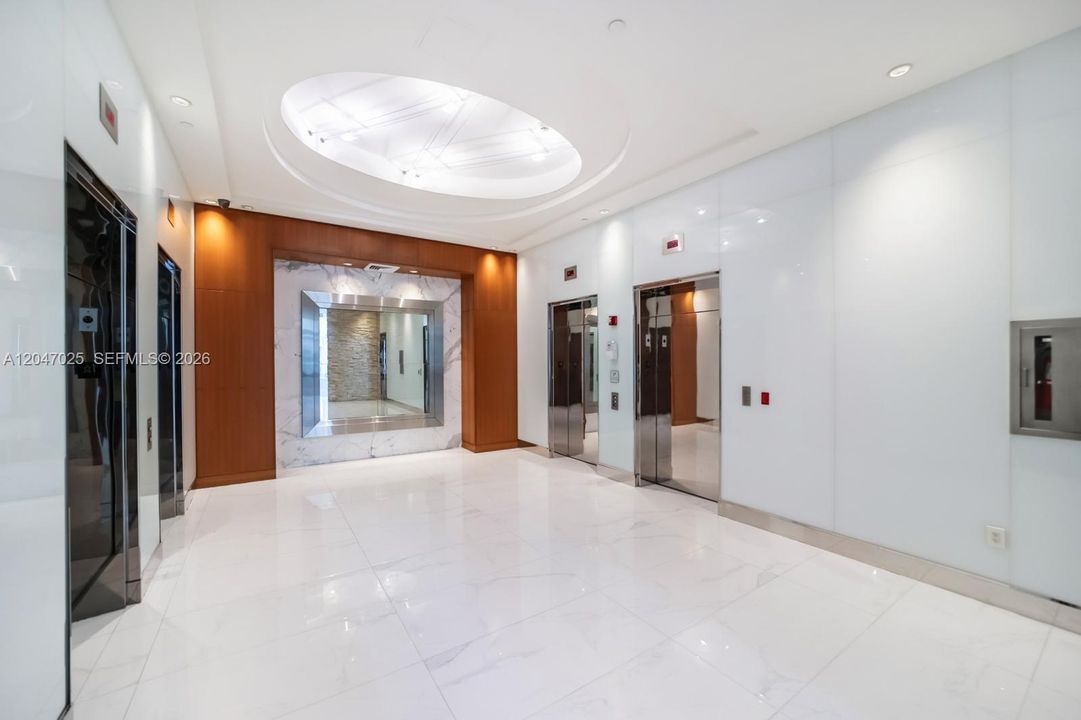 For Sale: $635,000 (2 beds, 2 baths, 1289 Square Feet)