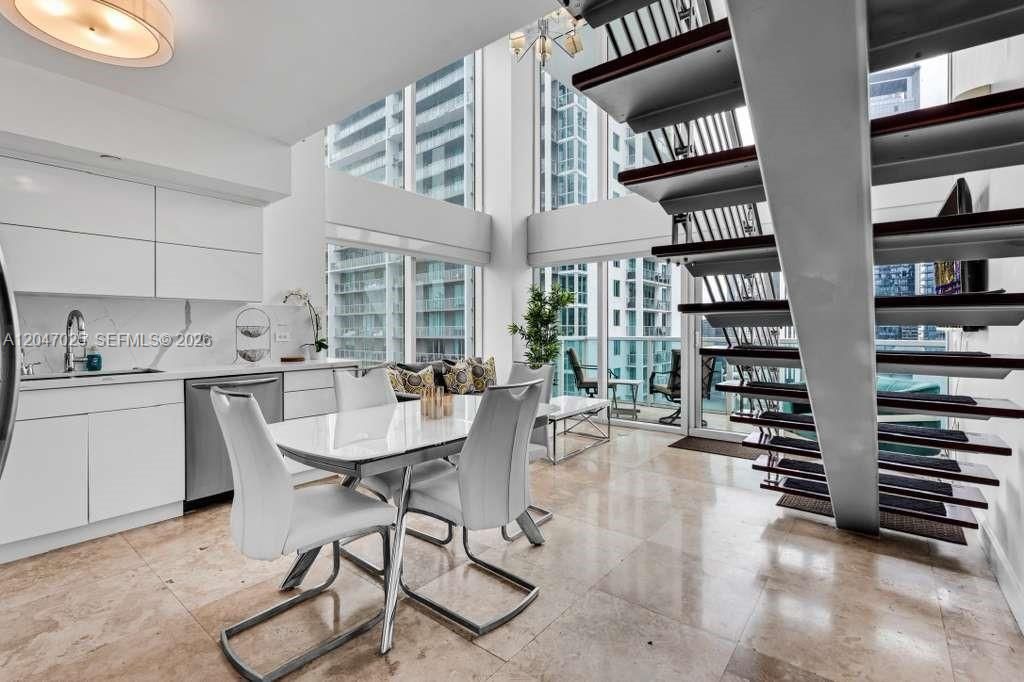 For Sale: $635,000 (2 beds, 2 baths, 1289 Square Feet)