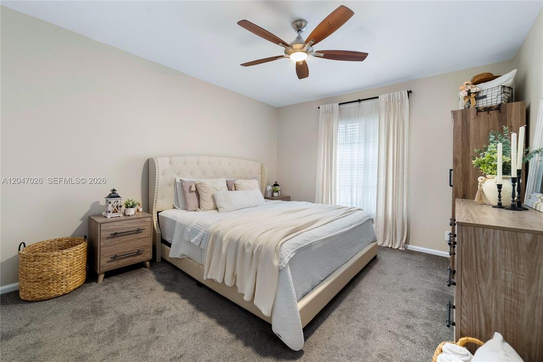 В аренду: $2,400 (2 спален, 2 ванн, 1008 Квадратных фут)