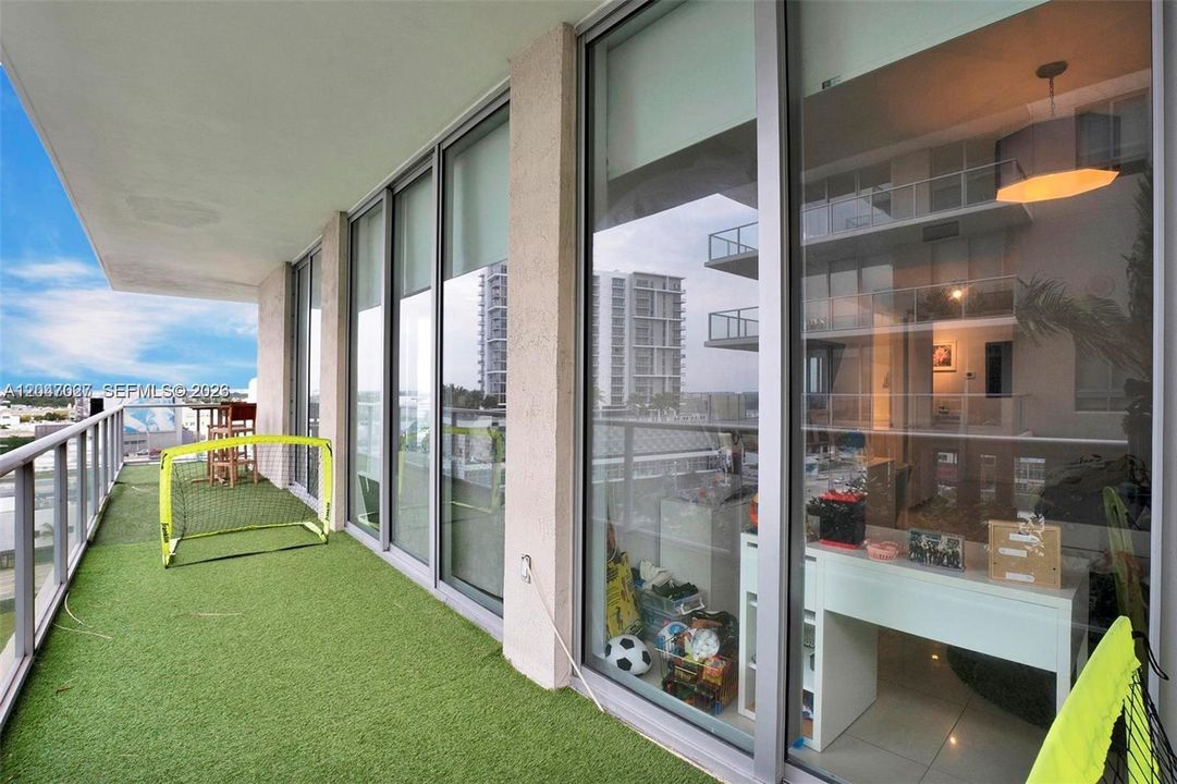 For Sale: $749,000 (3 beds, 2 baths, 1242 Square Feet)