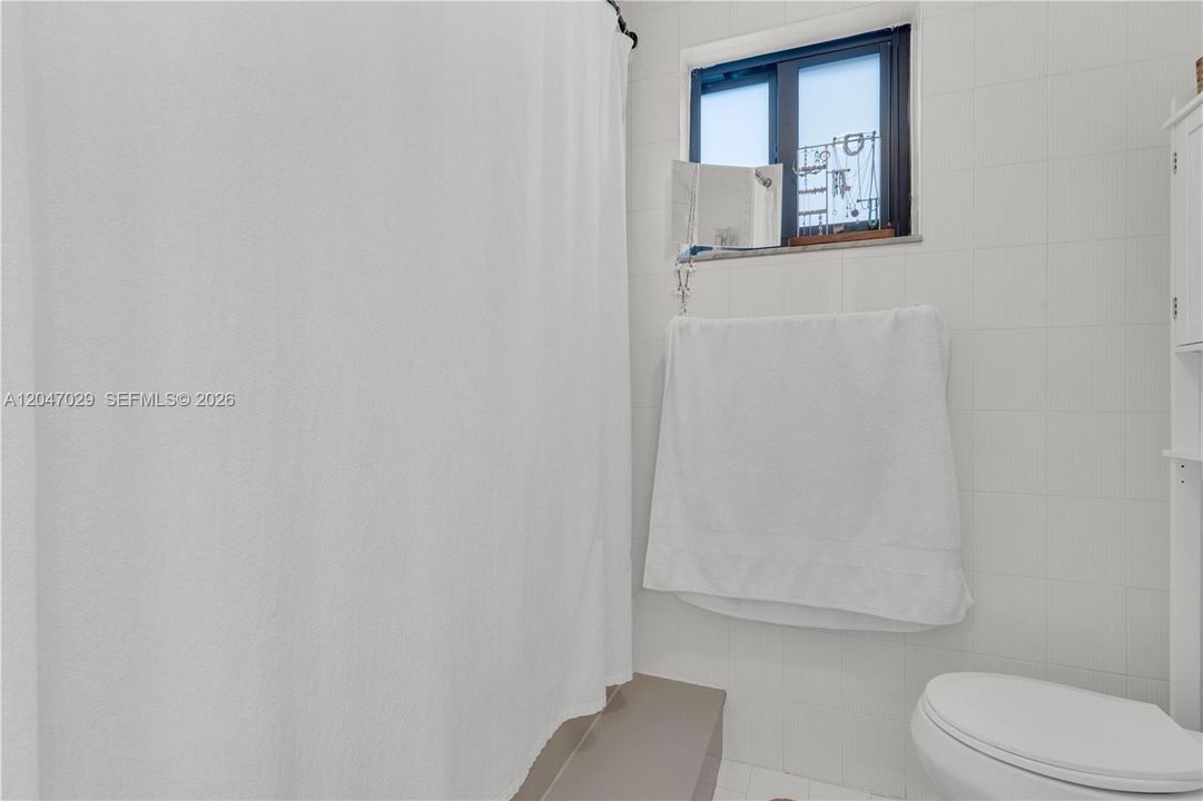 For Sale: $659,000 (4 beds, 3 baths, 1551 Square Feet)