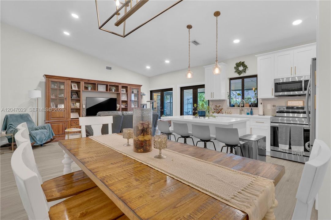 For Sale: $659,000 (4 beds, 3 baths, 1551 Square Feet)