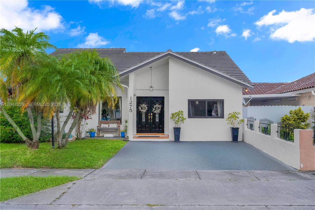 For Sale: $659,000 (4 beds, 3 baths, 1551 Square Feet)