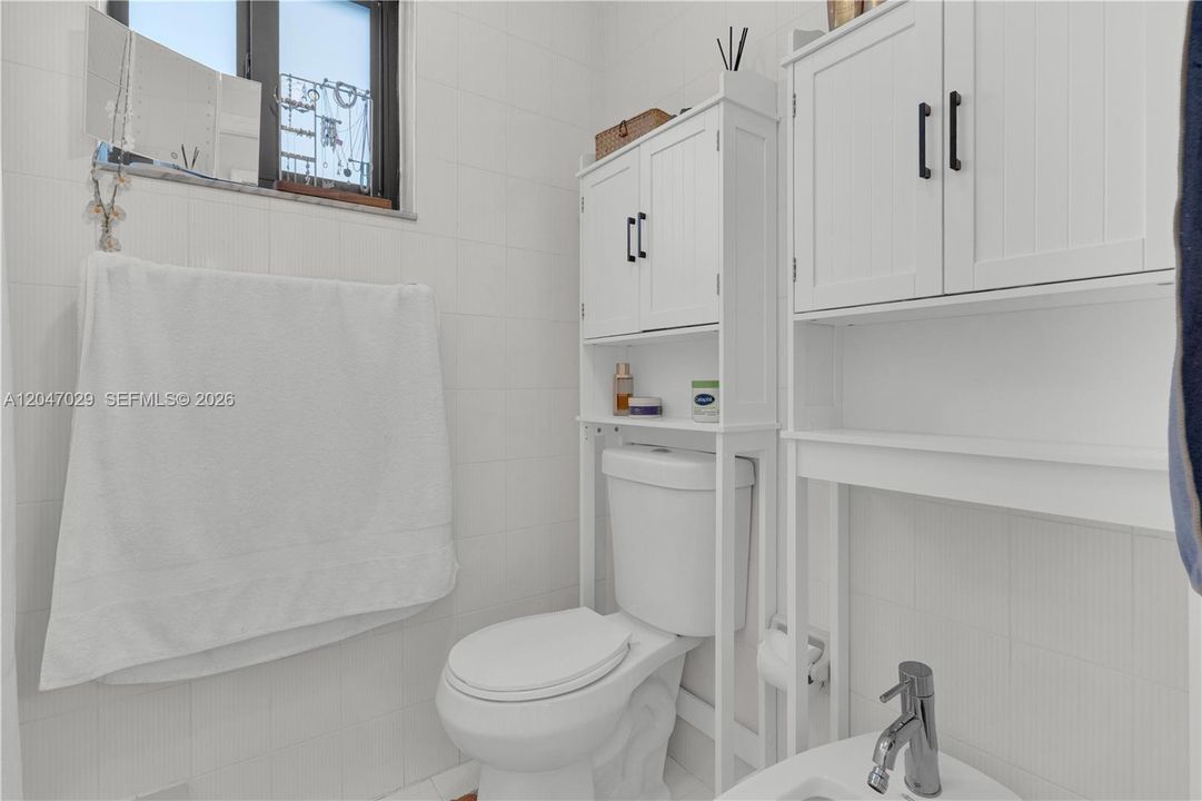 For Sale: $659,000 (4 beds, 3 baths, 1551 Square Feet)