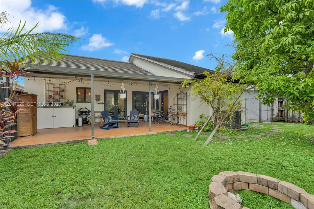 For Sale: $659,000 (4 beds, 3 baths, 1551 Square Feet)