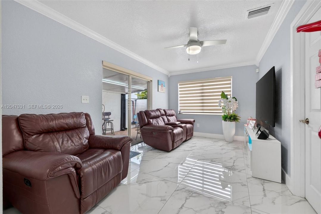 For Sale: $750,000 (4 beds, 3 baths, 1779 Square Feet)