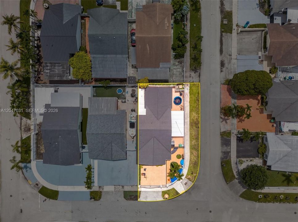 For Sale: $750,000 (4 beds, 3 baths, 1779 Square Feet)