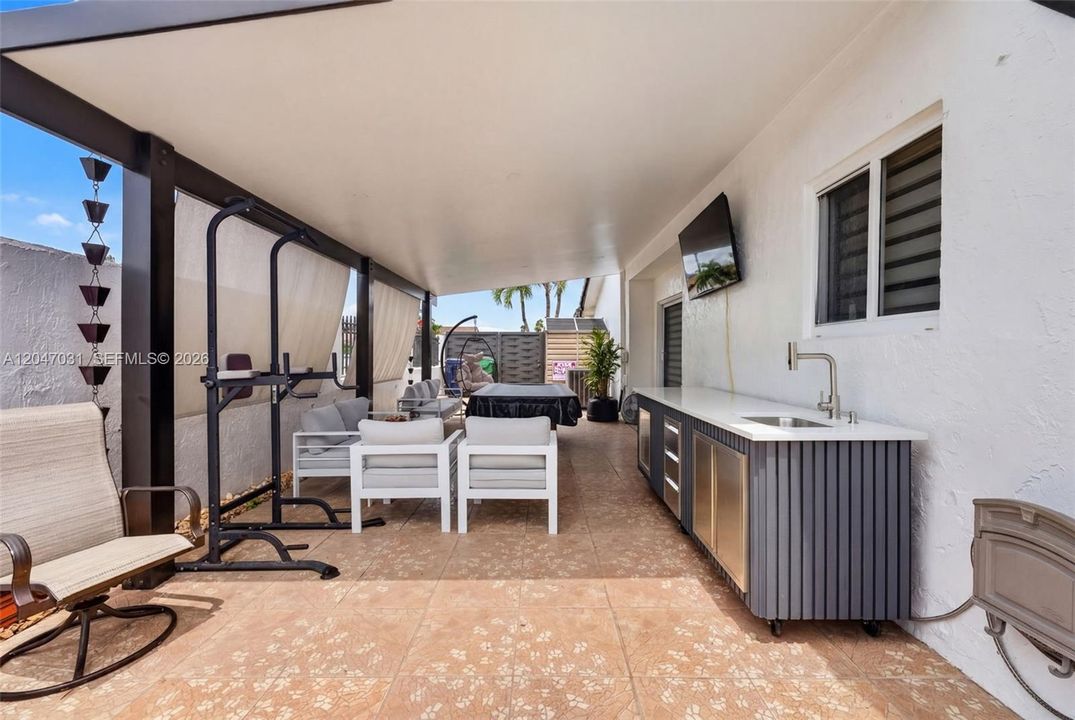 For Sale: $750,000 (4 beds, 3 baths, 1779 Square Feet)