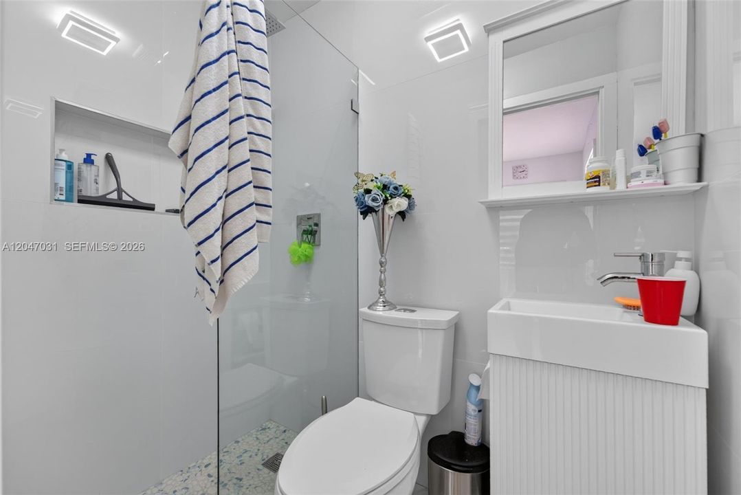For Sale: $750,000 (4 beds, 3 baths, 1779 Square Feet)