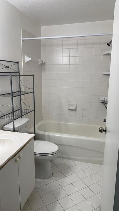 For Rent: $1,800 (2 beds, 2 baths, 815 Square Feet)