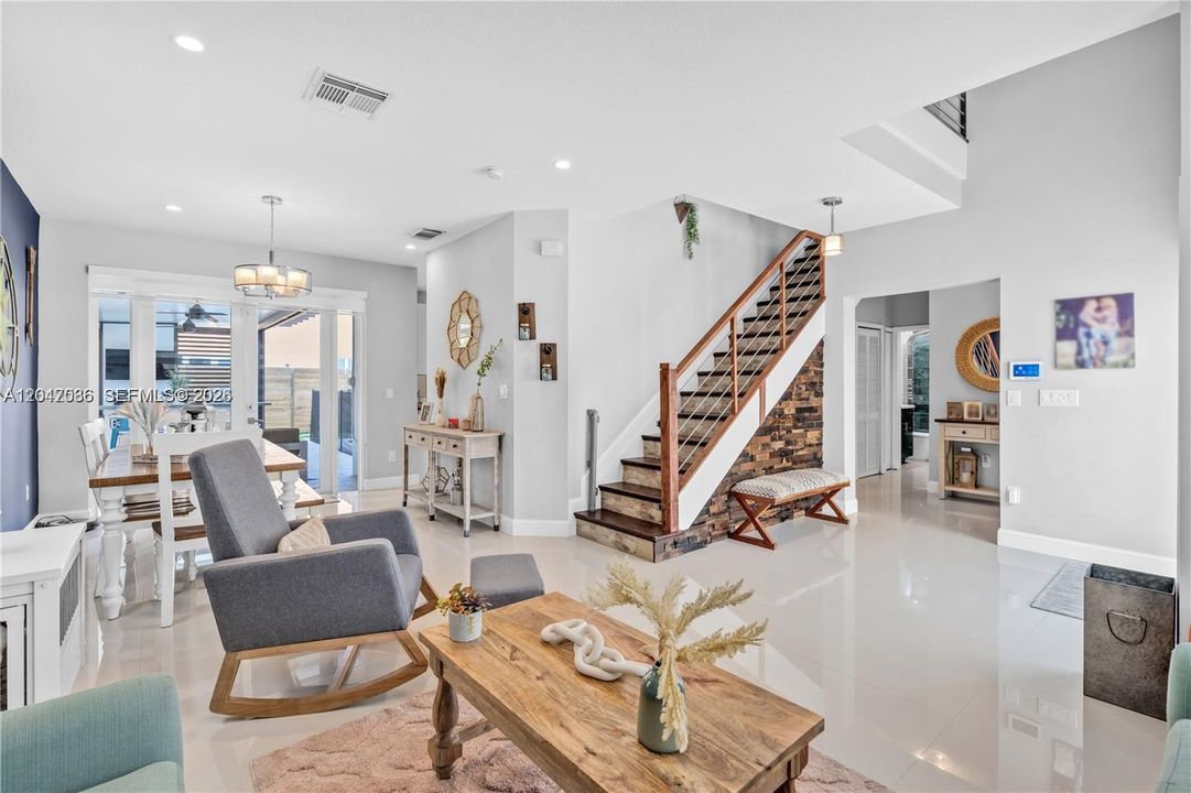 For Sale: $990,000 (5 beds, 3 baths, 2378 Square Feet)