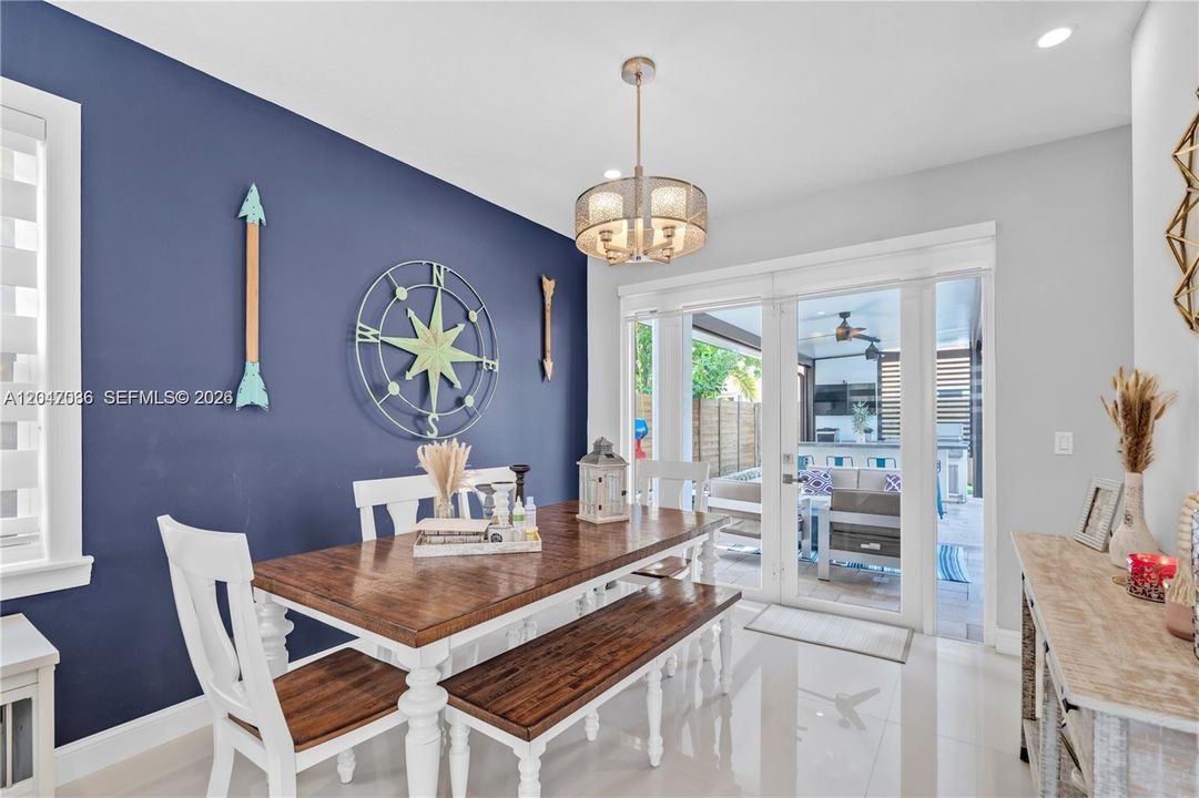 For Sale: $990,000 (5 beds, 3 baths, 2378 Square Feet)