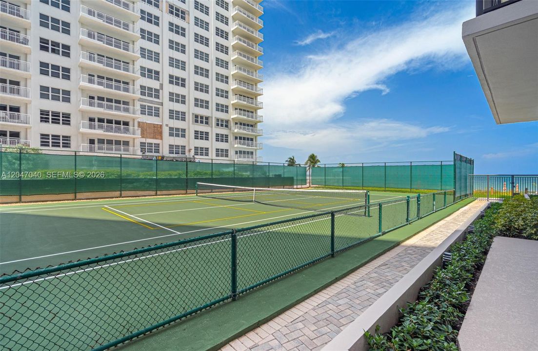 На продажу: $799,000 (2 спален, 2 ванн, 1172 Квадратных фут)