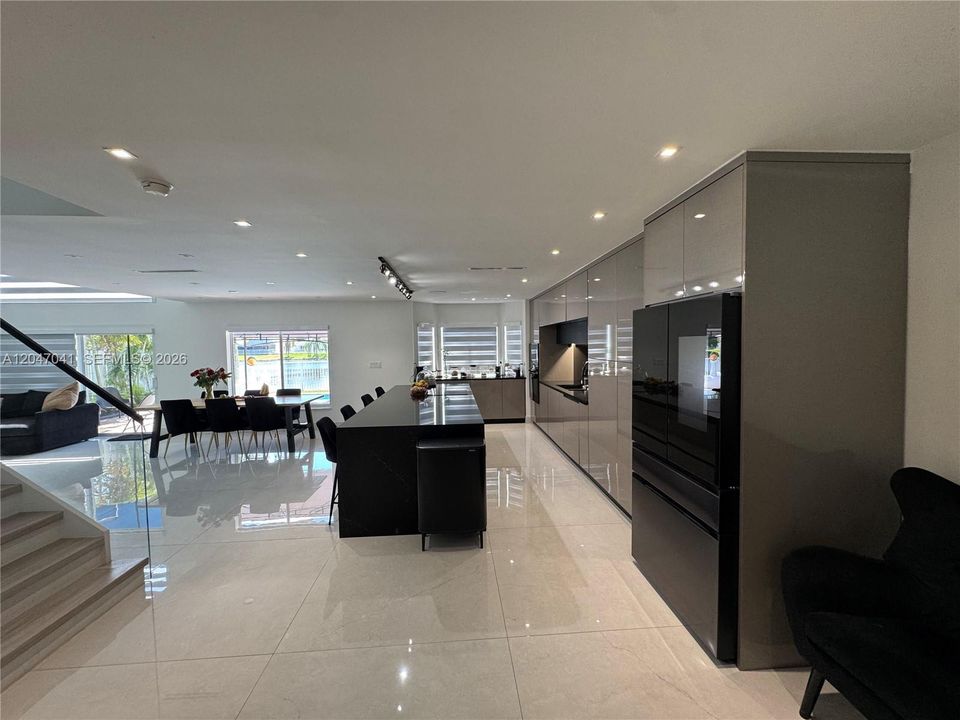 For Sale: $1,275,000 (3 beds, 2 baths, 2015 Square Feet)