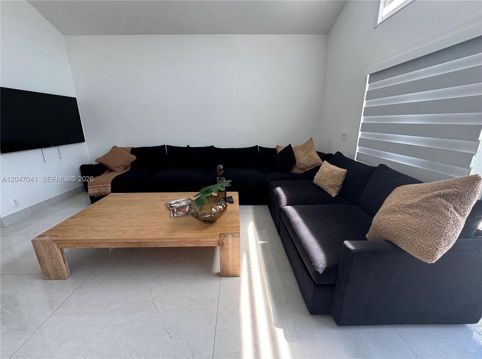 For Sale: $1,275,000 (3 beds, 2 baths, 2015 Square Feet)