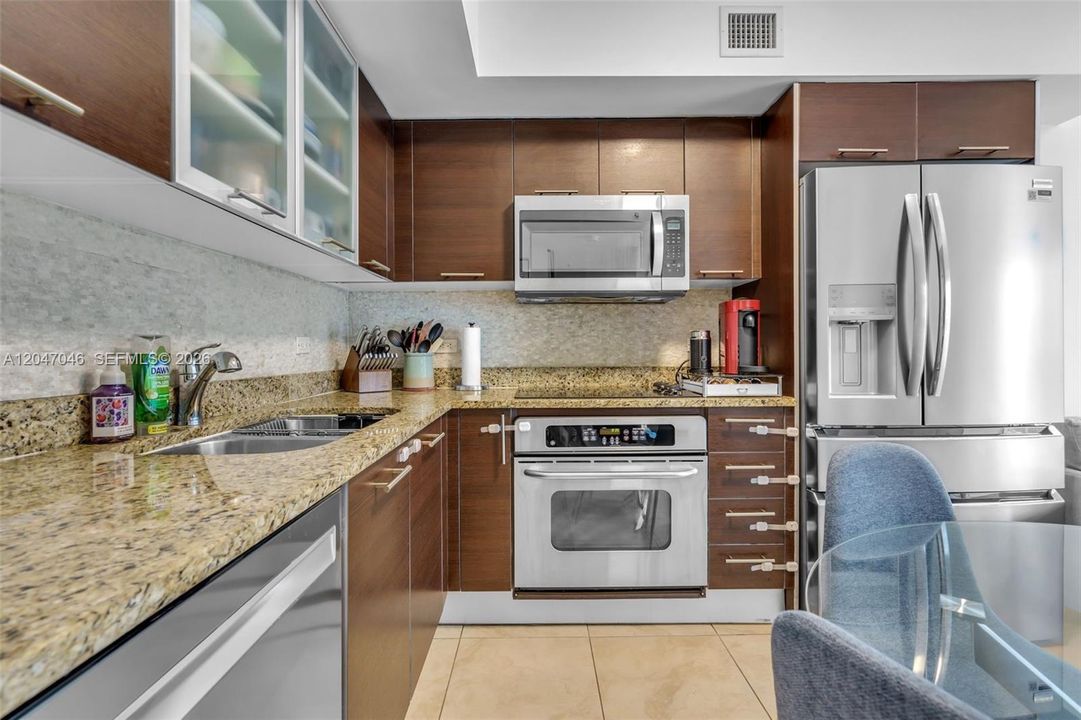 For Sale: $610,000 (2 beds, 2 baths, 1402 Square Feet)