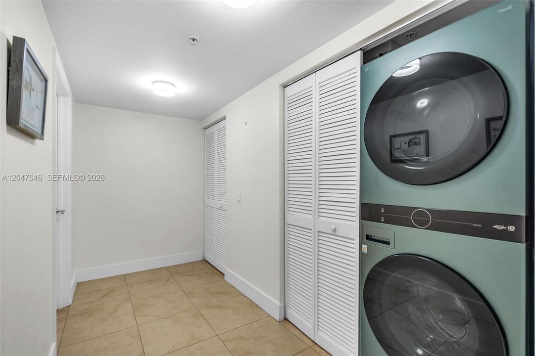 For Sale: $610,000 (2 beds, 2 baths, 1402 Square Feet)
