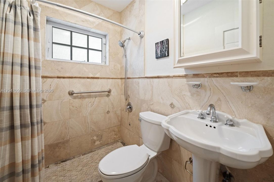 В аренду: $7,800 (3 спален, 2 ванн, 1781 Квадратных фут)