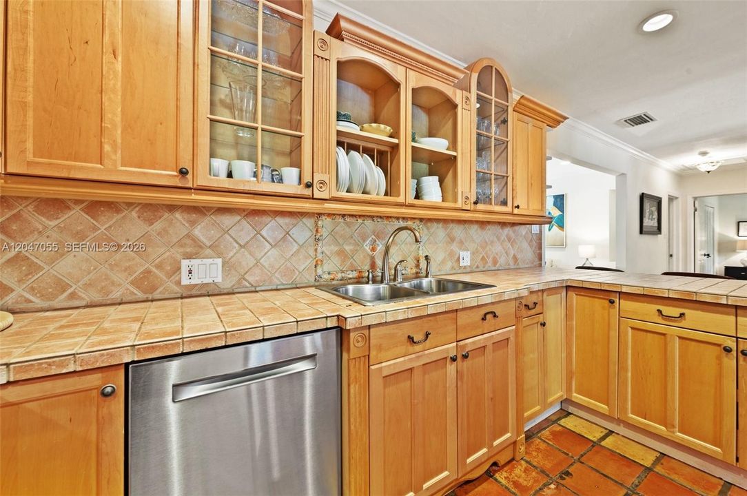 В аренду: $7,800 (3 спален, 2 ванн, 1781 Квадратных фут)