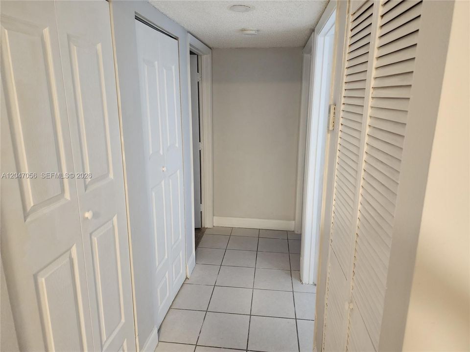 For Rent: $2,200 (2 beds, 2 baths, 944 Square Feet)