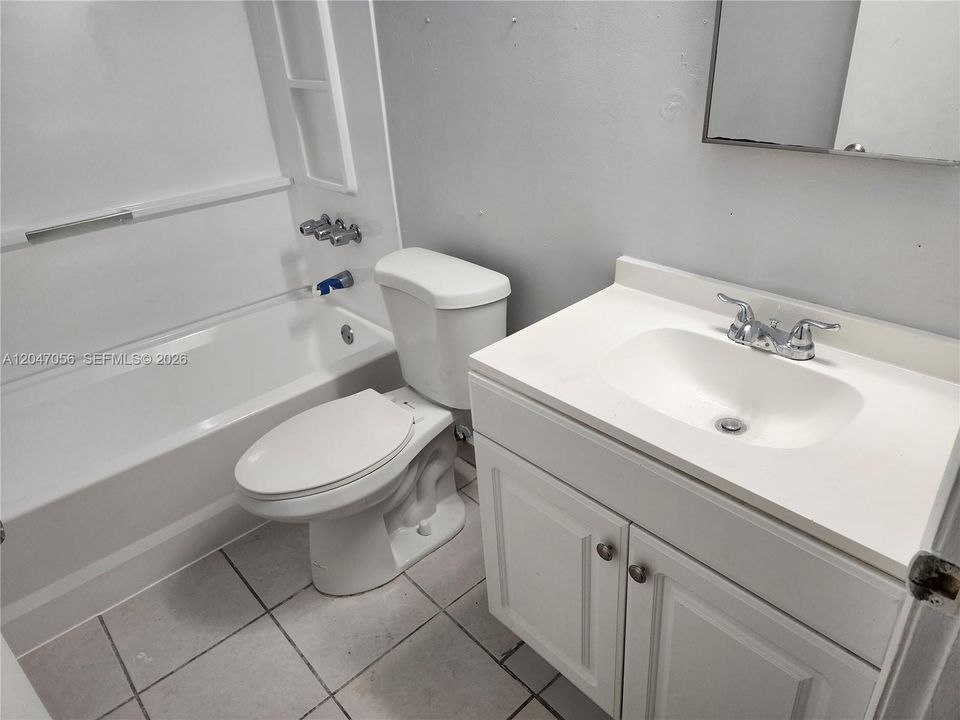 For Rent: $2,200 (2 beds, 2 baths, 944 Square Feet)
