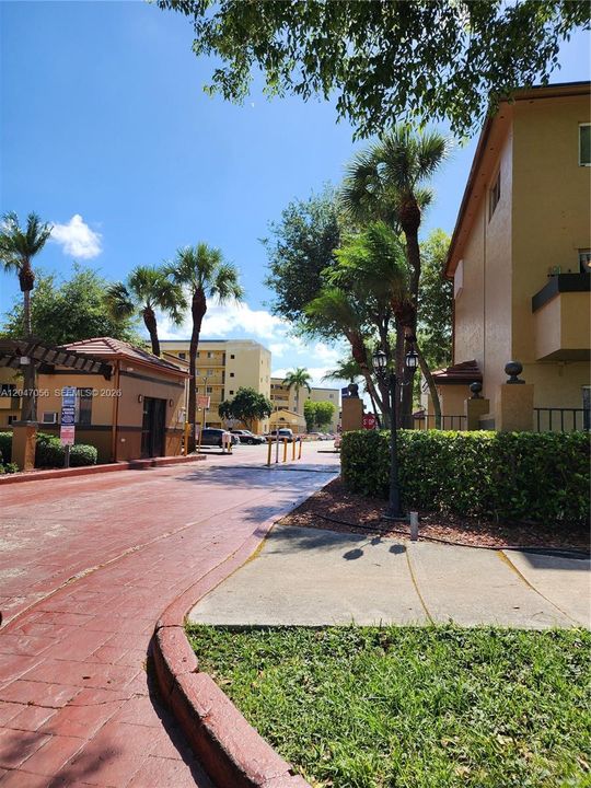 For Rent: $2,200 (2 beds, 2 baths, 944 Square Feet)