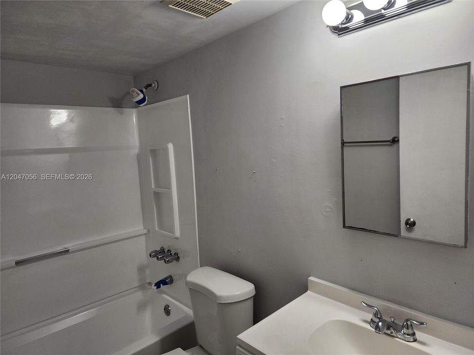 For Rent: $2,200 (2 beds, 2 baths, 944 Square Feet)