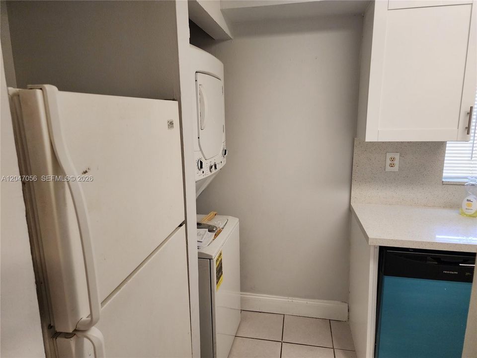 For Rent: $2,200 (2 beds, 2 baths, 944 Square Feet)